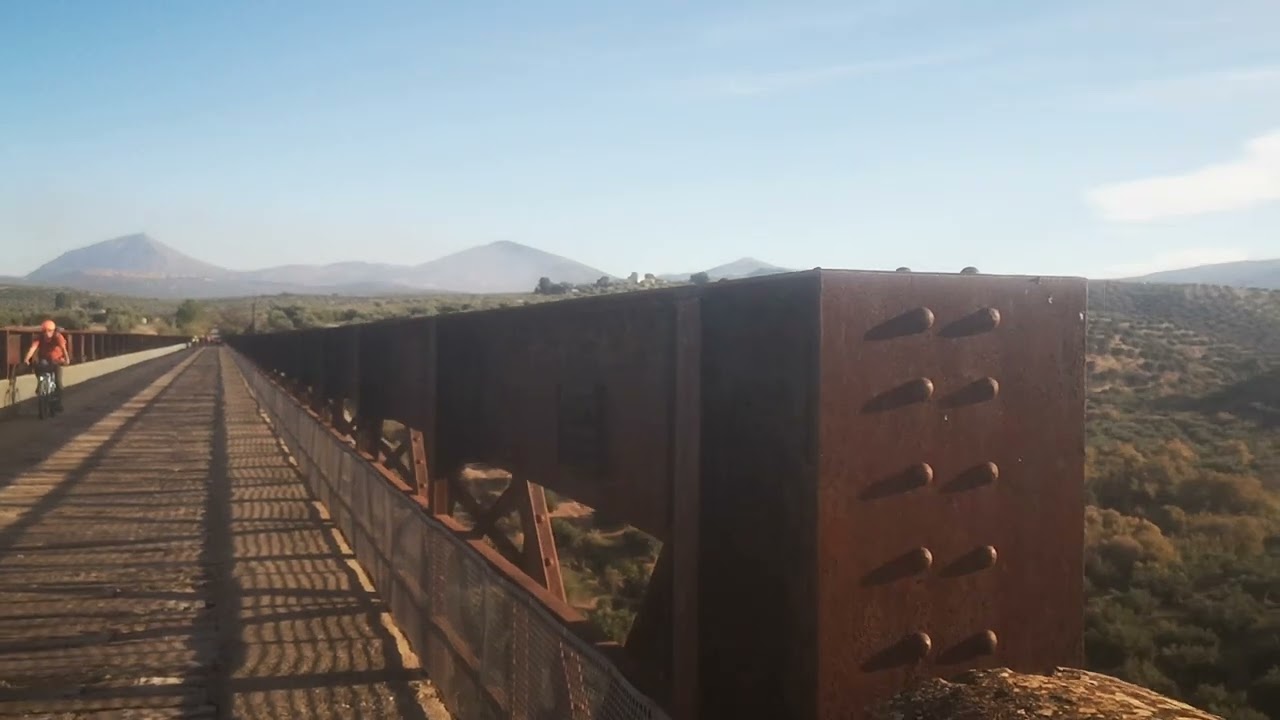 4. V&iacute;a Verde del Aceite. Viaducto del Arroyo Salado. Segunda etapa de Martos a Do&ntilde;a Menc&iacute;a 65km.