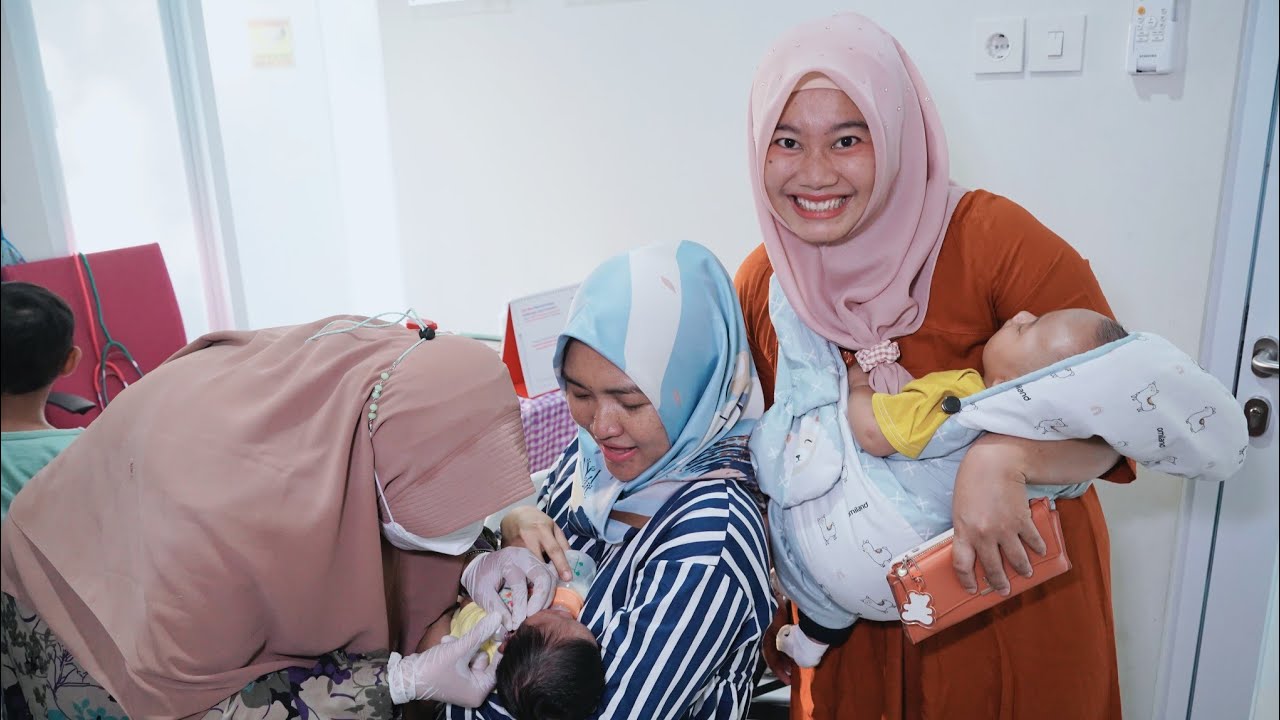 BAYI SHANUM PASANG ANTING DI TEMANI BAYI AZAM 👶 | Davino Vlog