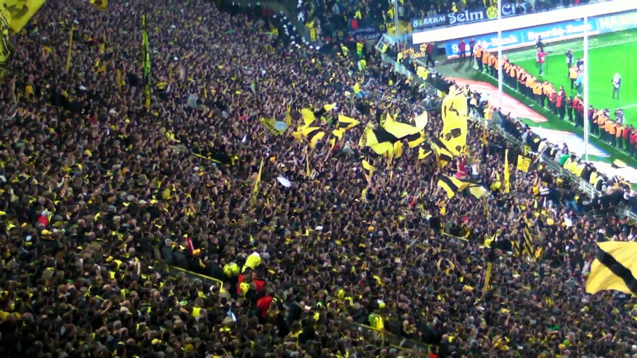 Südtribüne feiert den Deutscher Meister 2012: Borussia Dortmund vs. Gladbach 21.04.2012 BVB