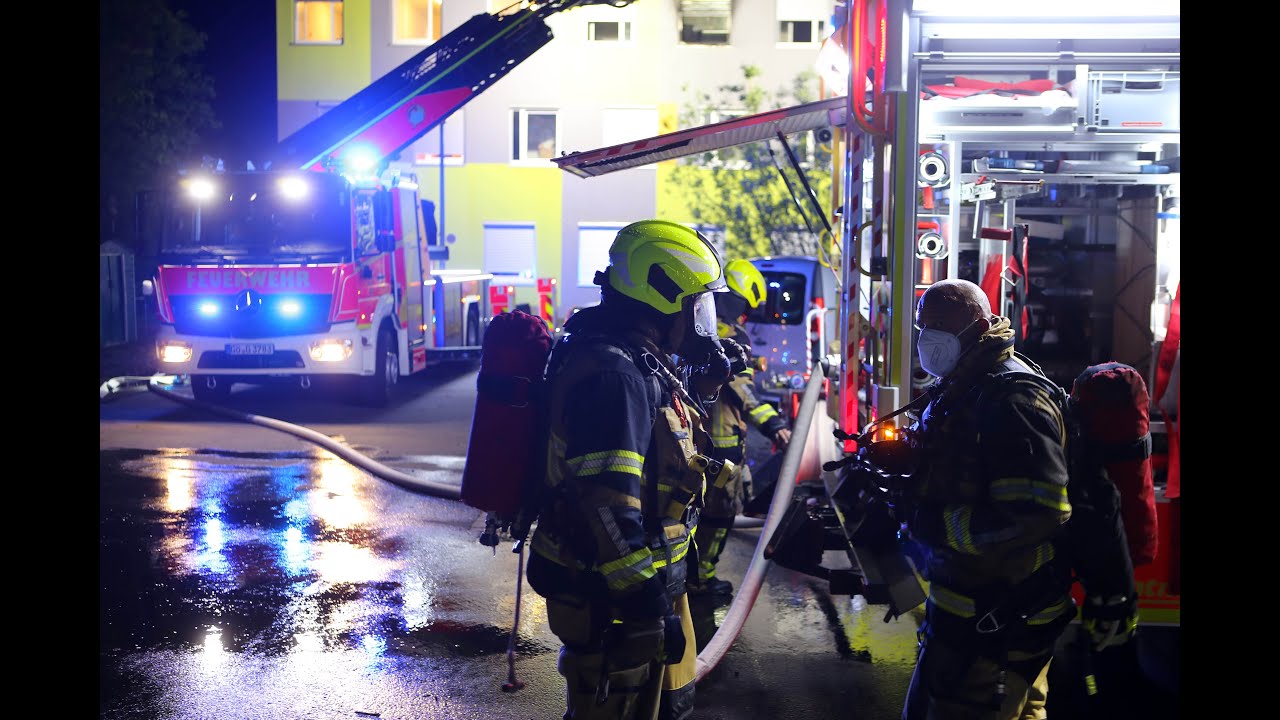 [Person gesprungen] Wohnungsbrand in Unterkunft