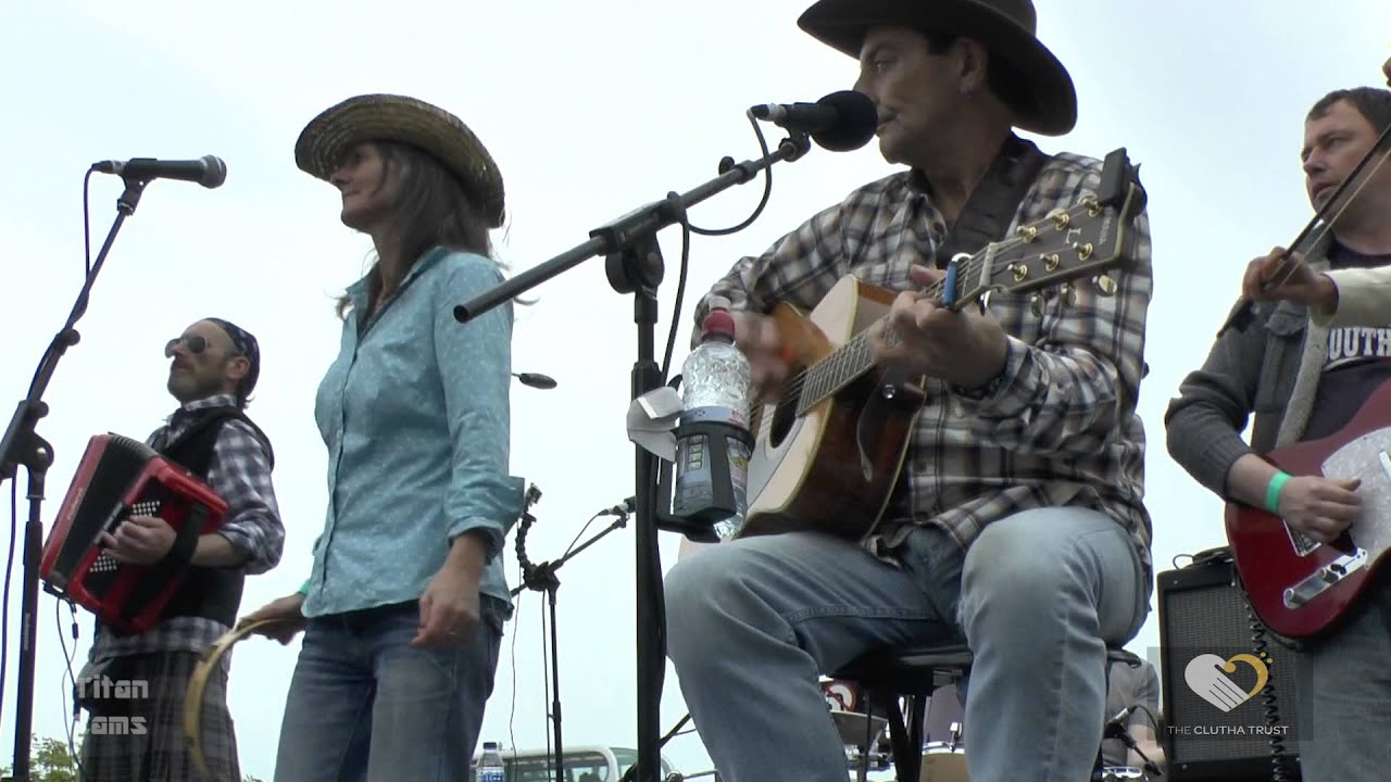 Carlton Jug Band Tonight The Bottle Let Me Down LIVE @ The Clutha Trust Festival 2015