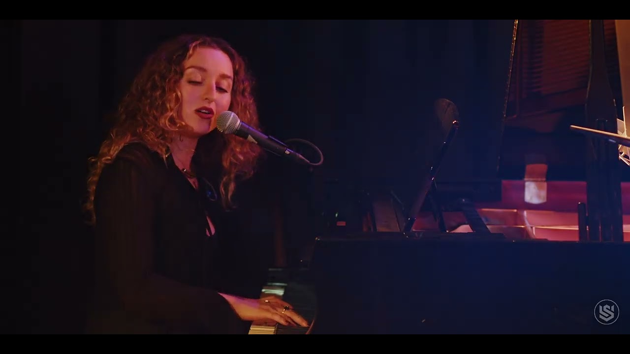 Clutch Sessions Ep 01: Farah Elle - Desert