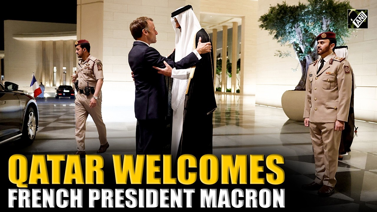 Qatar&rsquo;s Emir welcomes French President Emmanuel Macron at Lusail Palace