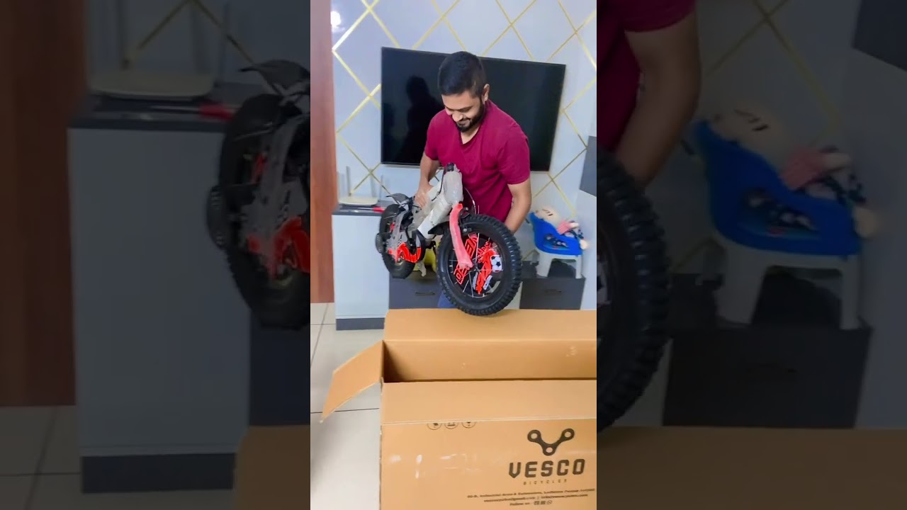 Unboxing Viaans new cycle #cutebaby #cutebabyviaan #viaan