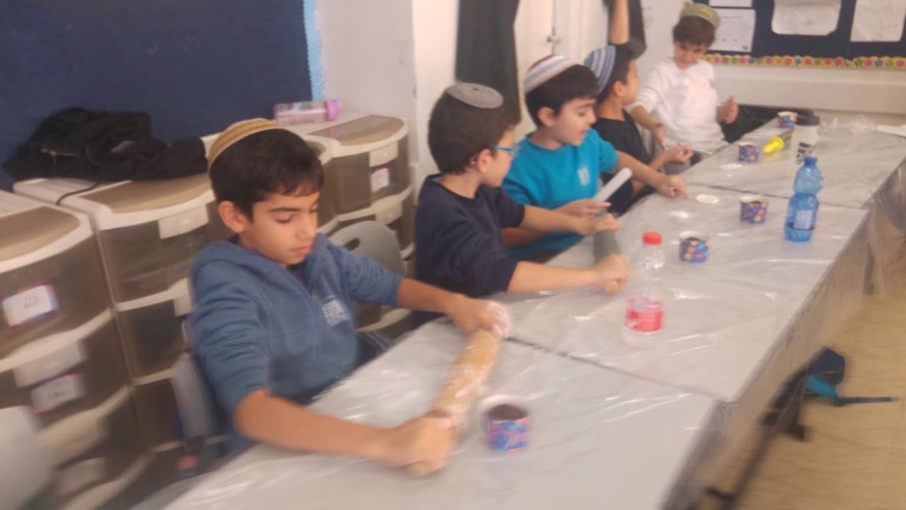 פעילויות חנוכה בבית הספר ממ