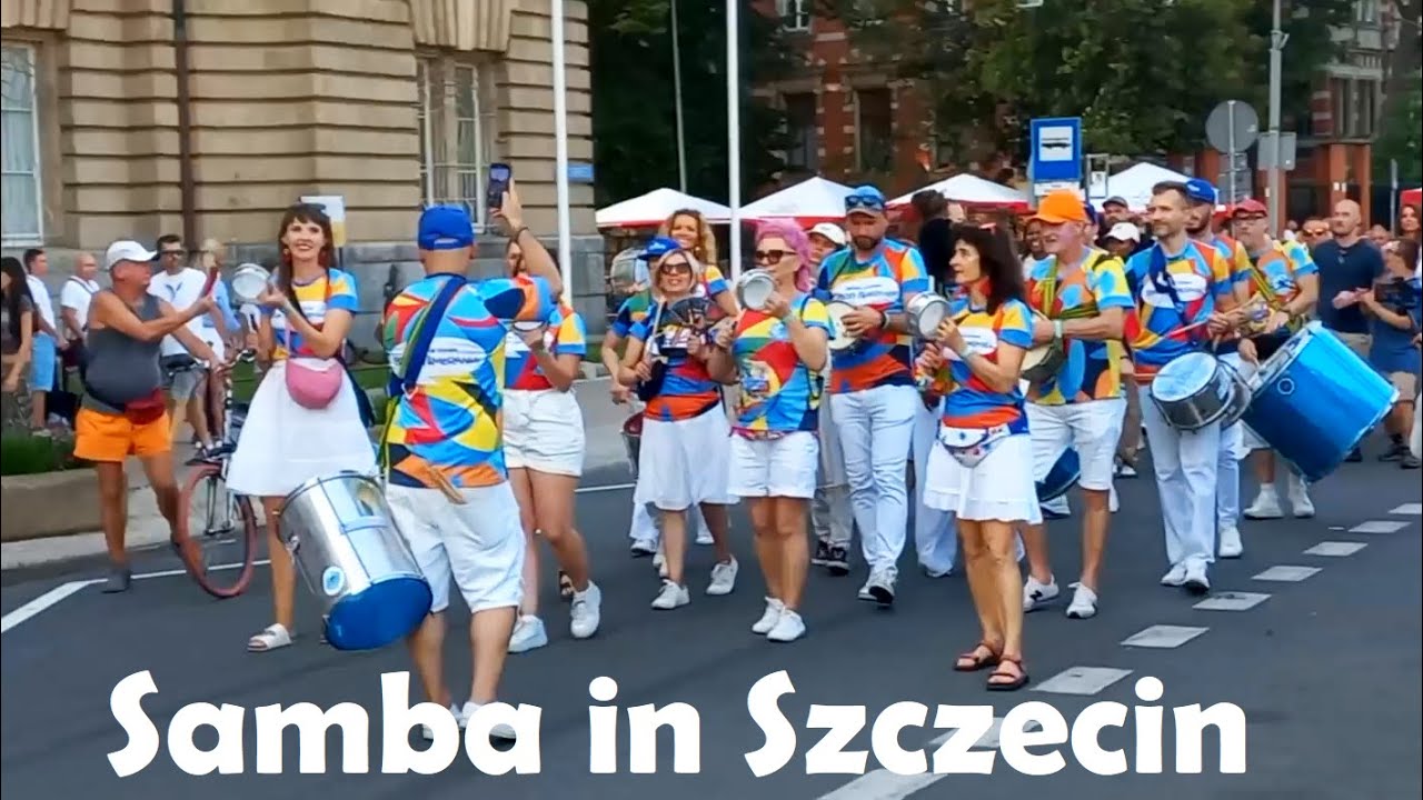 Walking in Poland. WOW! Hot Brazilian samba on Polish streets