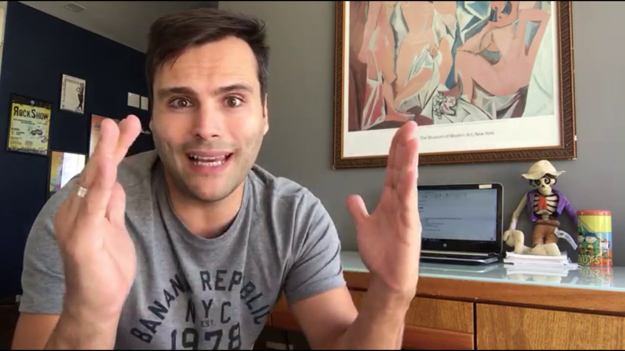 Arthur Salerno entrevista Leandro Luna, ambos dublaram o filme Viva - A vida é uma festa.