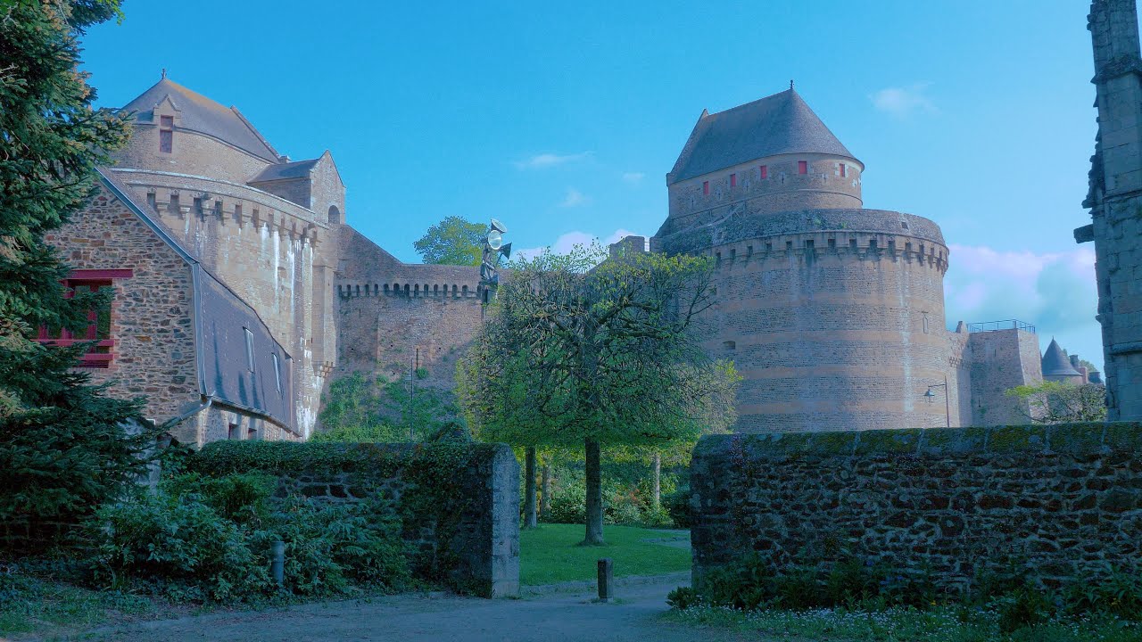 BRETAGNE  ( Fougères ).