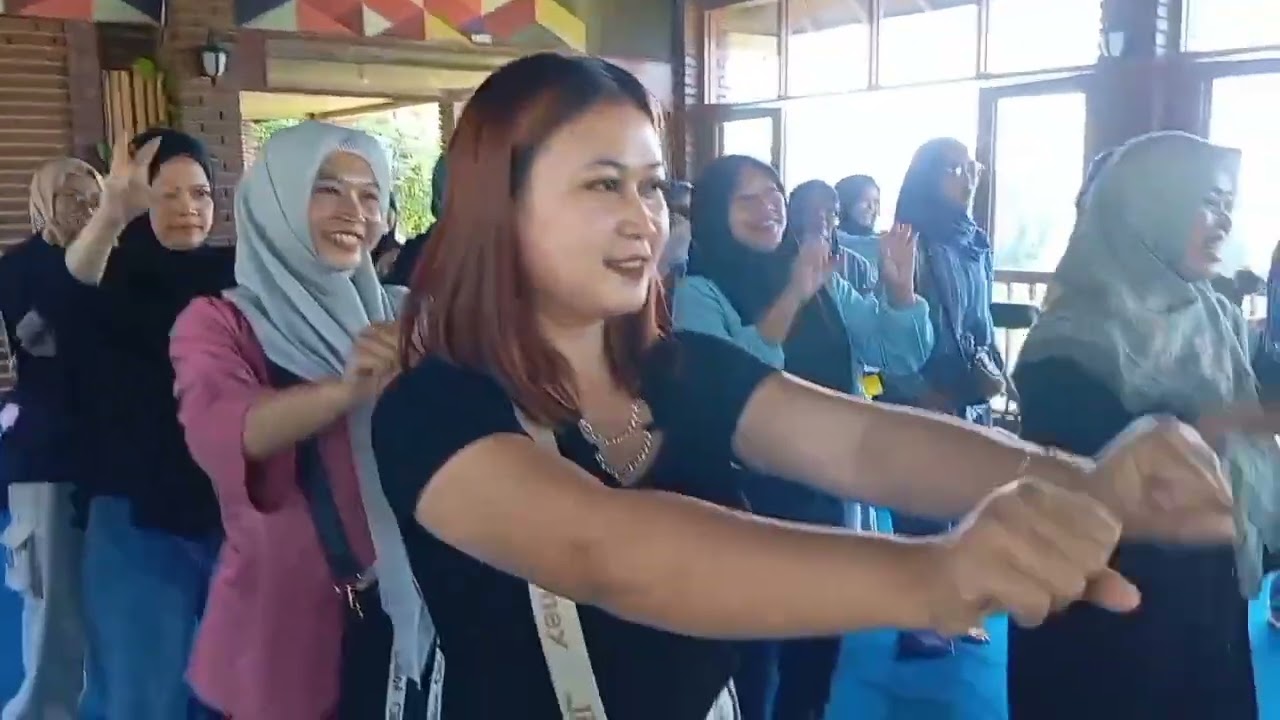 Keseruan bunda-bunda dan anak-anak ra nurul jamil saat field trip goes to AWC 