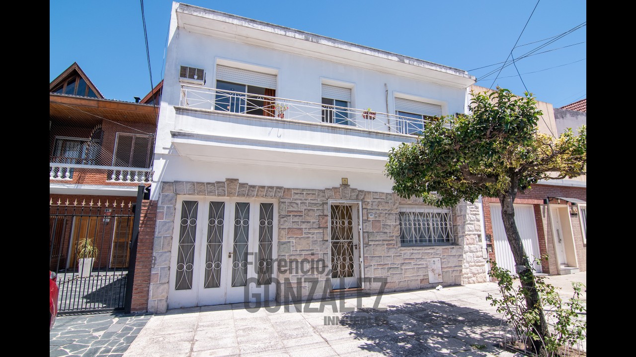 Carhué al 1800 - Mataderos - Barrio Naon - Casa 5 Amb.