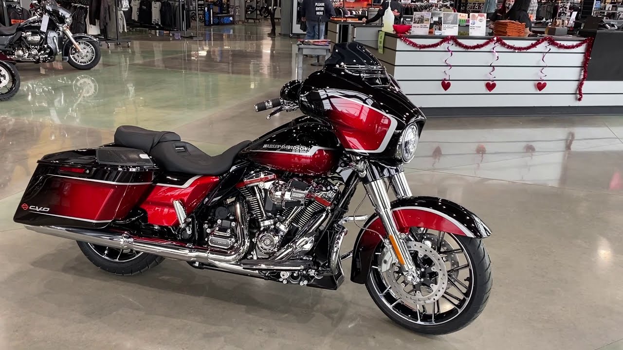2021 HARLEY-DAVIDSON CVO STREET GLIDE in Sunset Orange ,sunset black fade and lightning silver