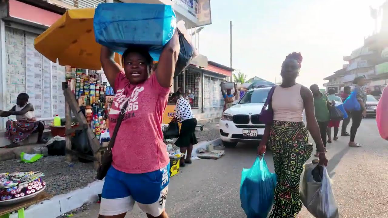 HOLIDAY SHOPPING BEGINS EARLY IN AFRICA MARKET CHRISTMAS GHANA ACCRA