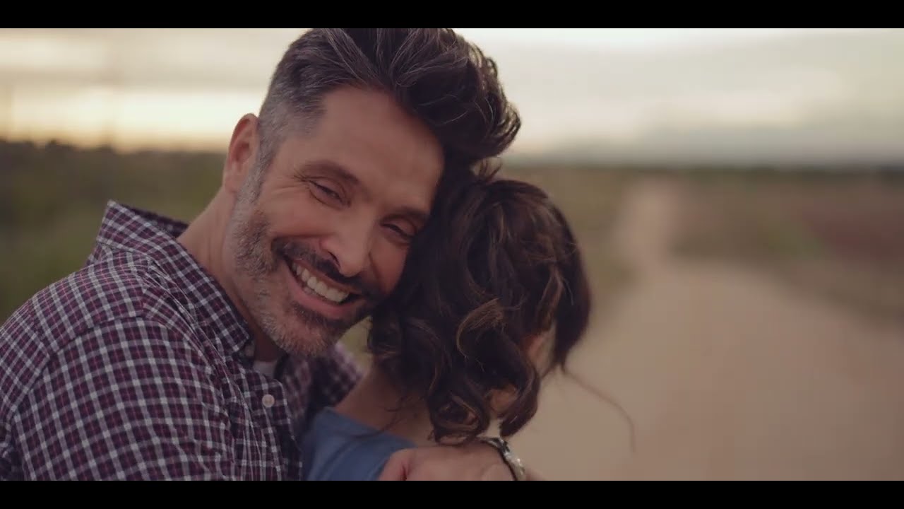 Roel y Lydia  -   D&oacute;nde vas tan sola (V&iacute;deo Oficial)