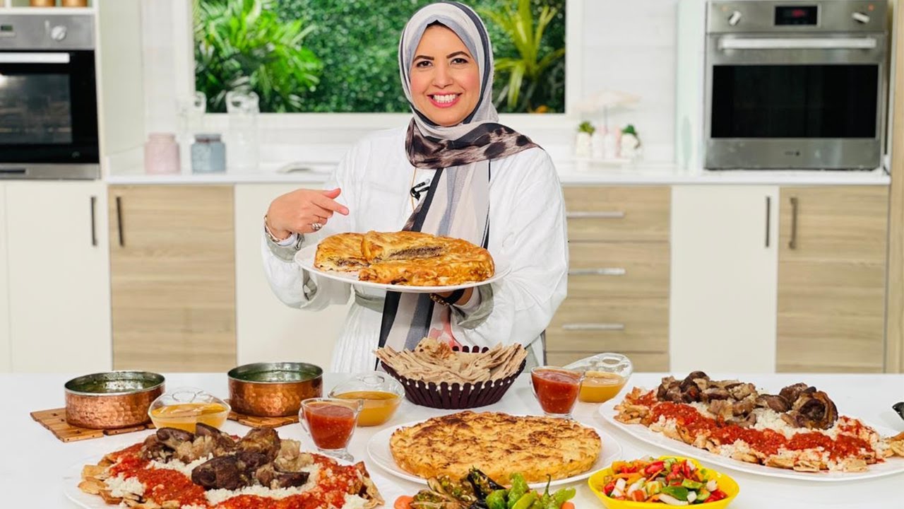 العزومة مع الشيف فاطمة أبو حاتي | طريقة عمل فتة بالموز - صينية رقاق باللحمة - طاجن الملوخية
