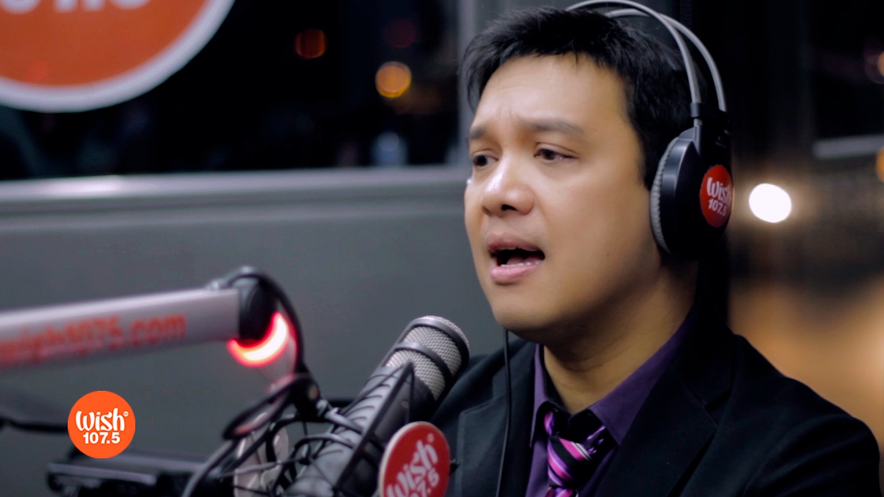 Richard Reynoso sings 