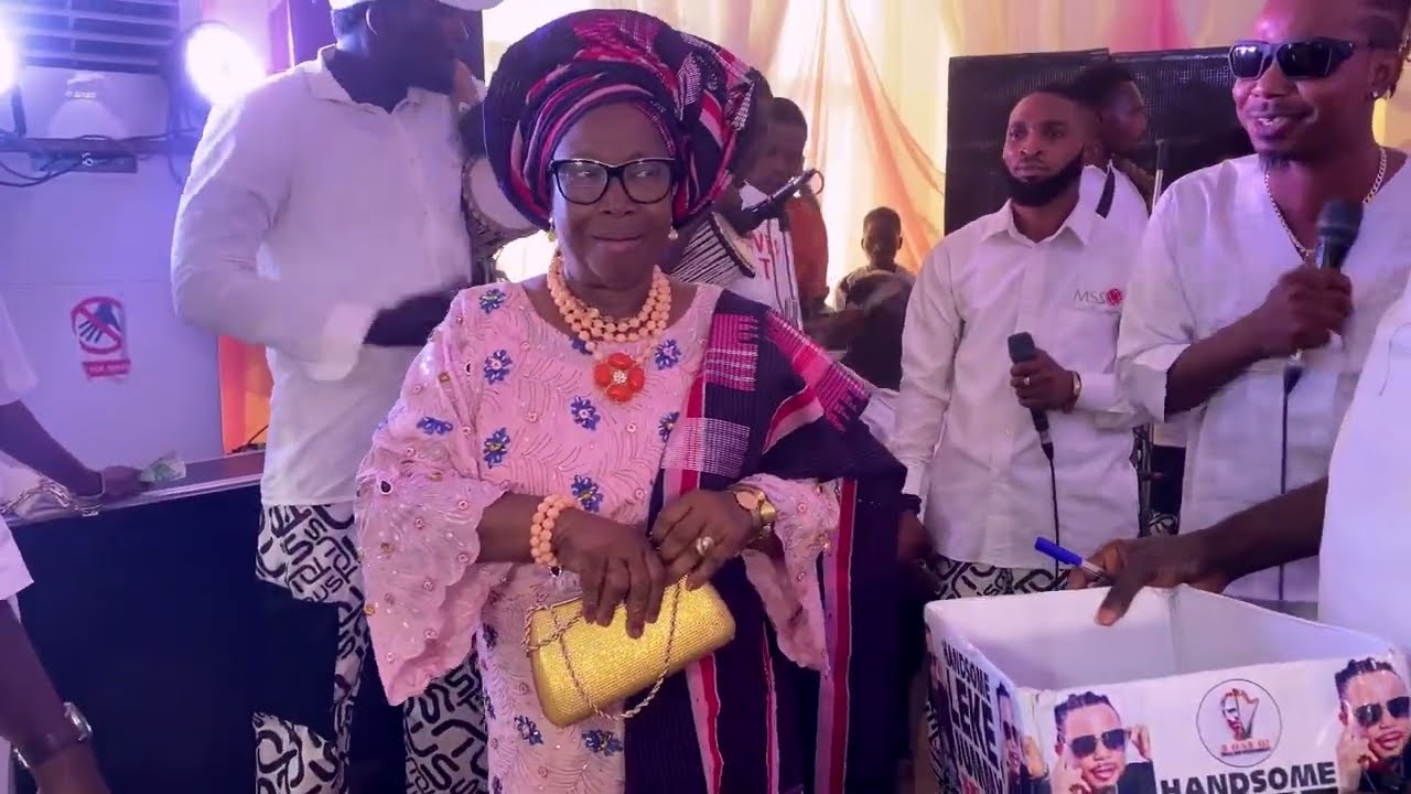 LEKE JUMMY LIVE AT ALHAJA SIDIKAT ADEYINKA 75TH BIRTHDAY PARTY