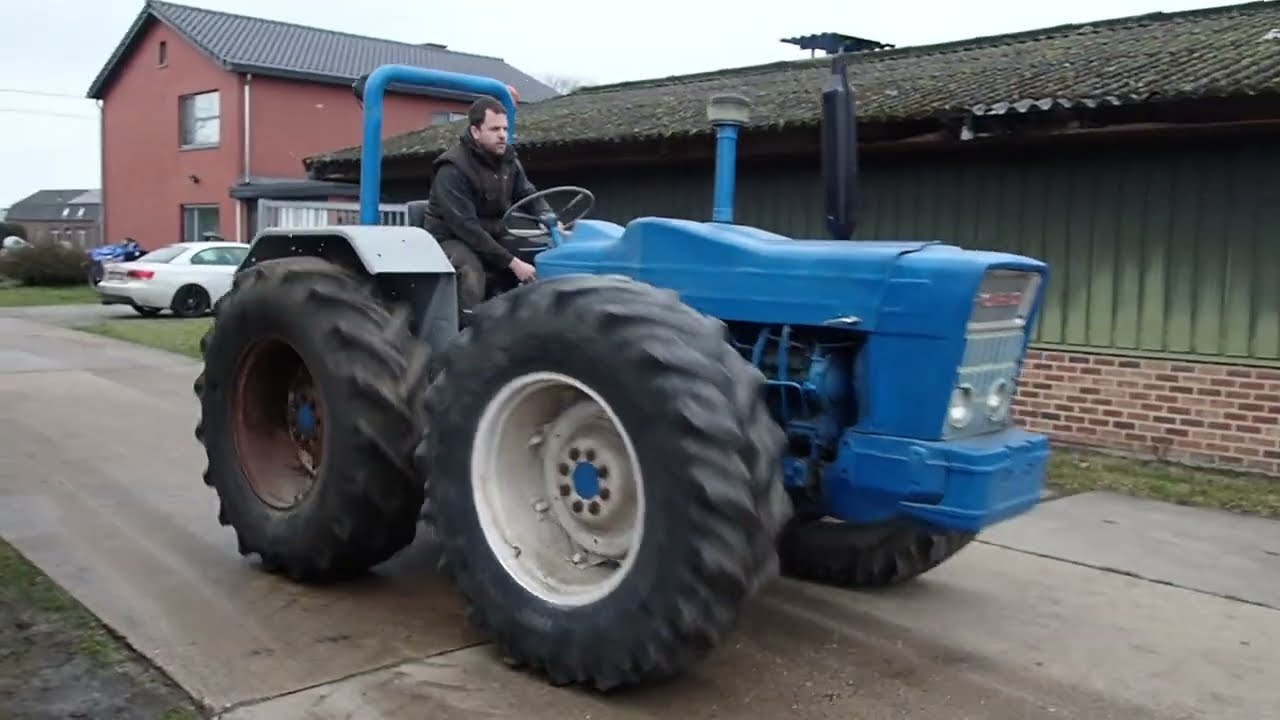 Ford County 1004 @ HappyOldIron Antique tractors in Belgium
