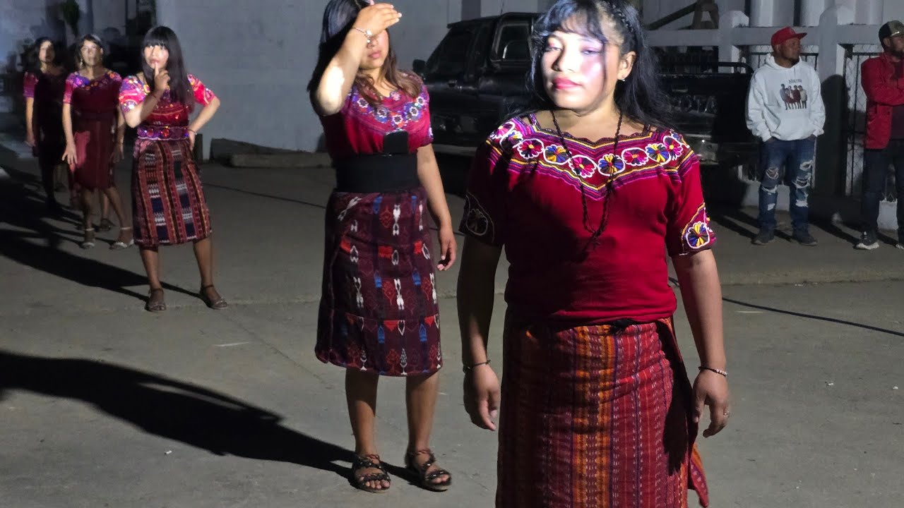 PRODUCCIÓNES CHAPIN TV 20  está en vivo