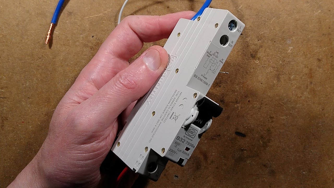 Failed MK RCBO circuit breaker (with awkward recording moment)