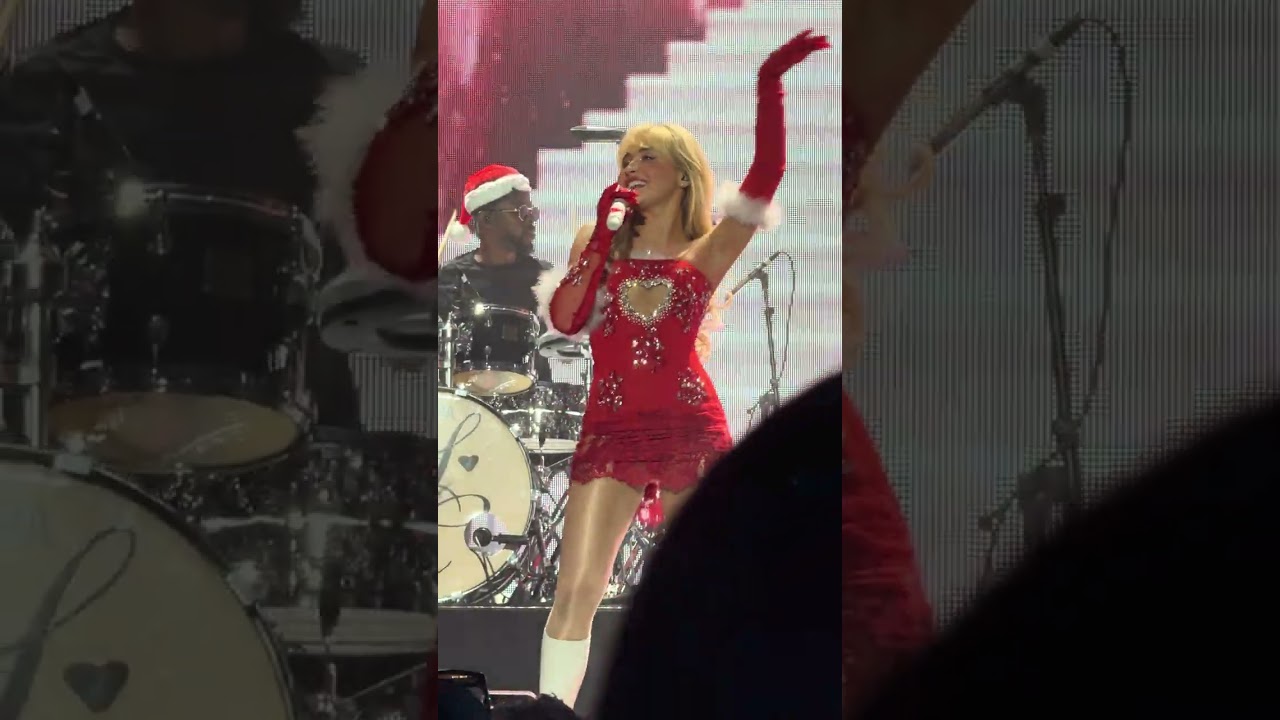 231201 Sabrina Carpenter 'Feather' @ 102.7 KIIS FM Jingle Ball