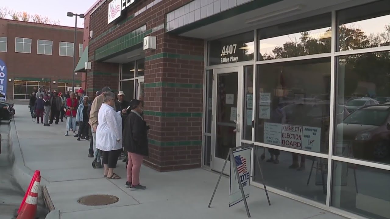 People wait in long lines on first day of Missouri no excuse early voting