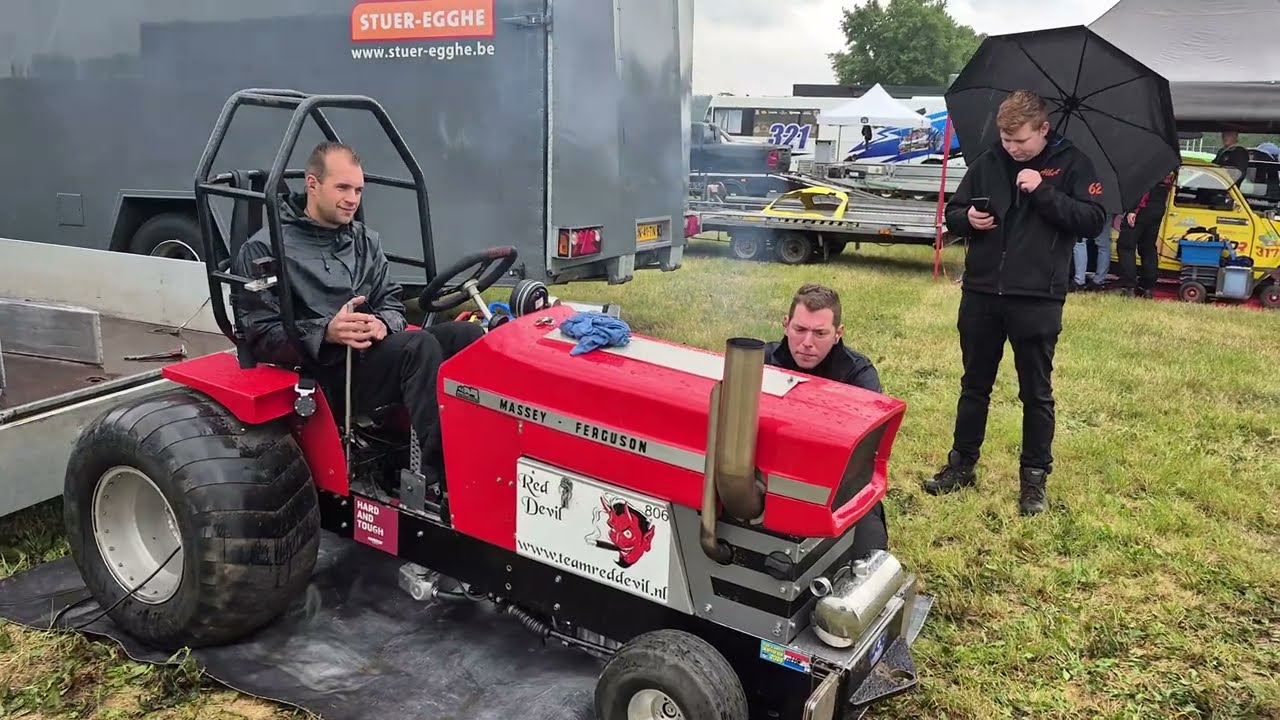 Warm Up Red Devil Massey Ferguson  Compact Diesel