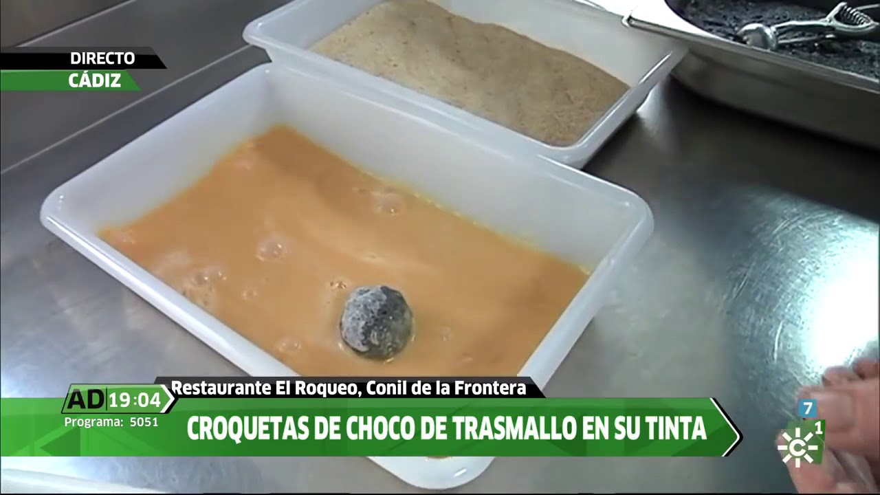 Croquetas de choco de trasmallo en su tinta de 'El Roqueo', Conil, en Andalucía Directo