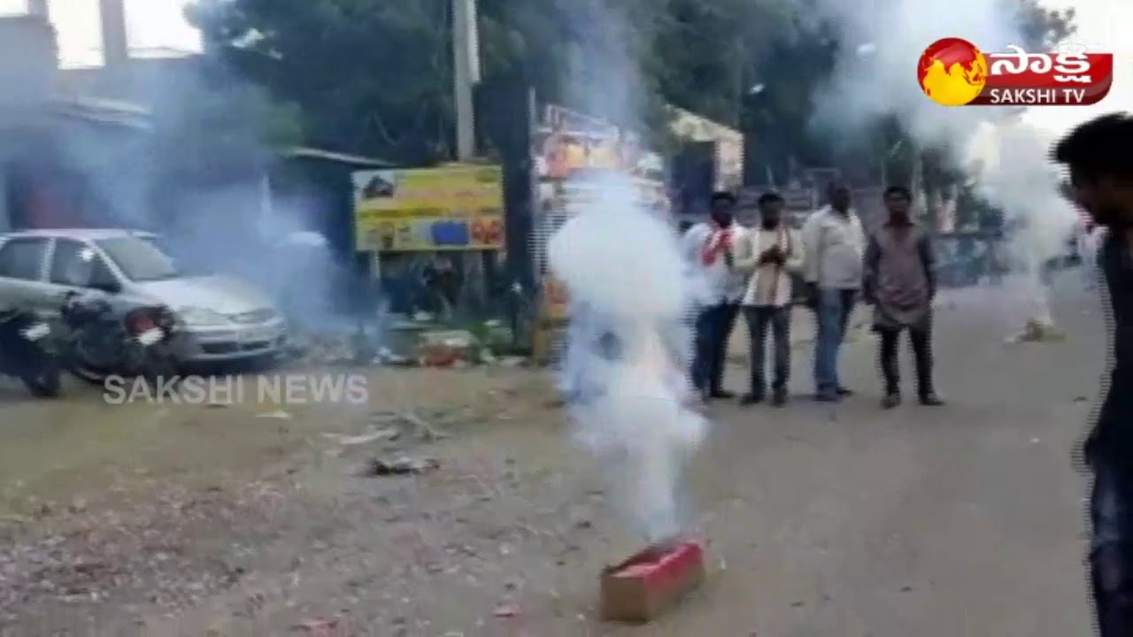 Congress Leader Komatireddy Election Campaign in Nalgonda || Sakshi TV