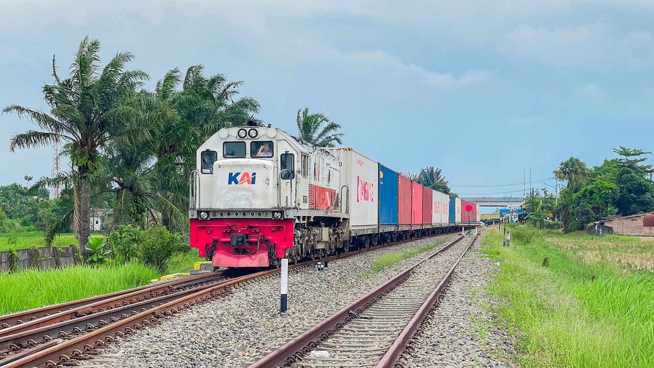 SERUNYA HUNTING KERETA SAMBIL NGABUBURIT DI STASIUN ARASKABU | Dapet Pesawat juga disini