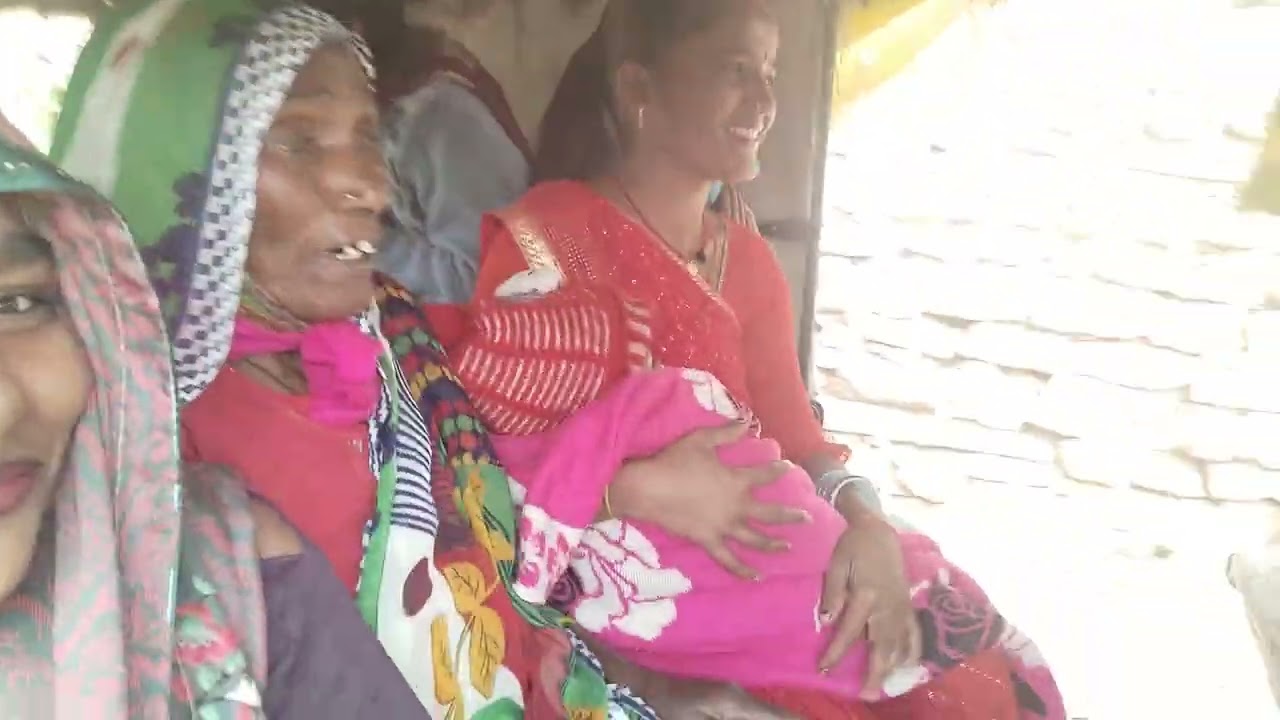👉🏻देखिए गले के 😱😭😭😭अंदर दादी क्या बंद कर बैठ गई है