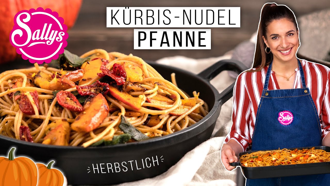Herbstliche Nudelpfanne mit Kürbis und Garnelen / Sallys Welt
