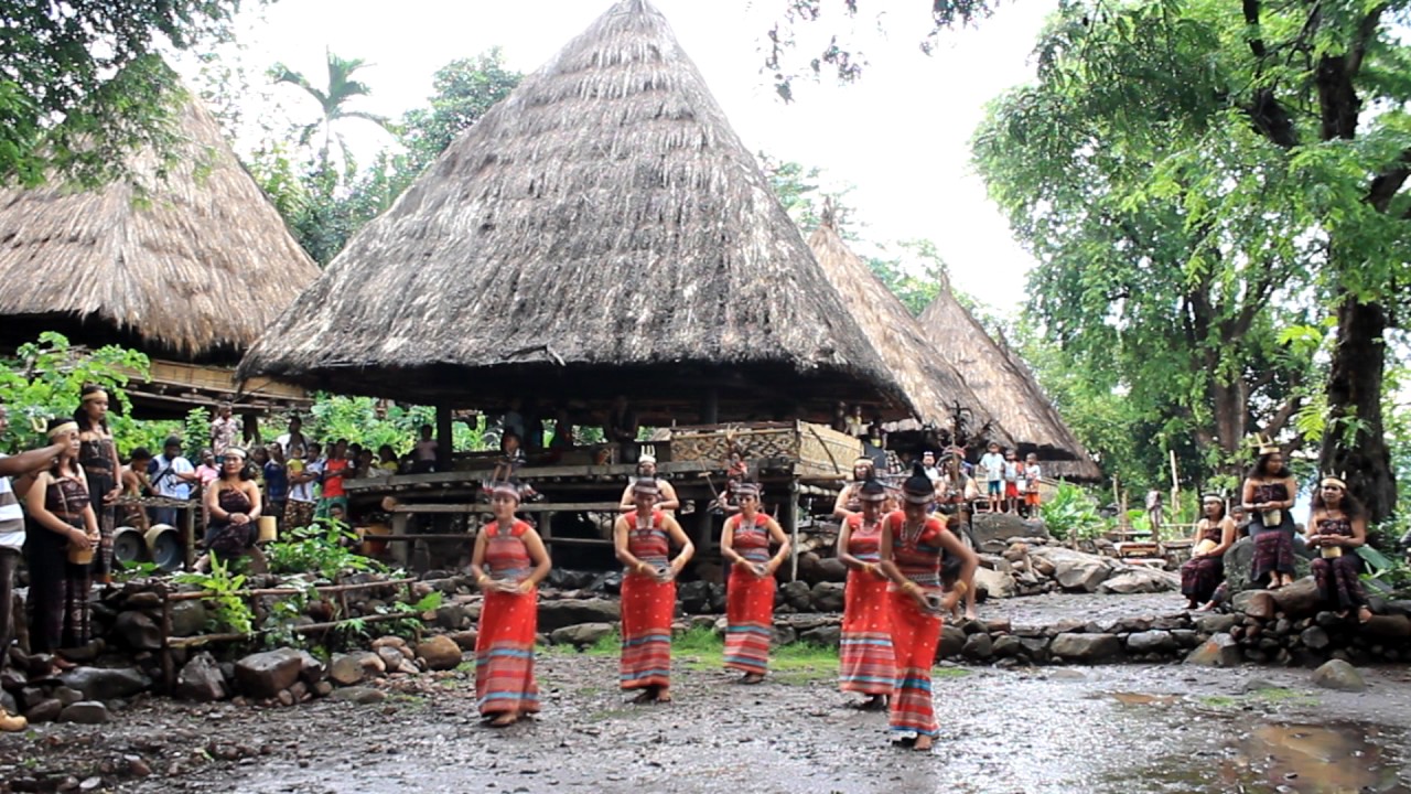 TARI PENYAMBUTAN PERSIT KCK XXI KODIM 1622 ALOR