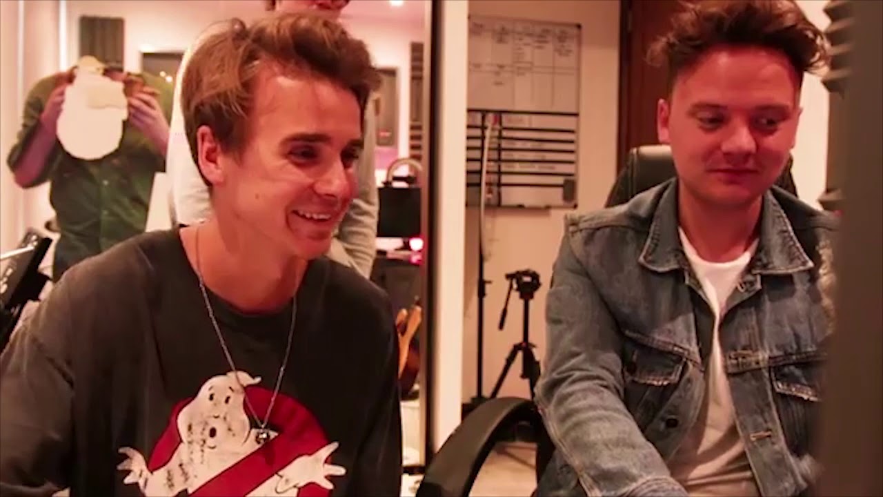 BEST CASUAL SINGING MOMENTS #2 - Conor Maynard