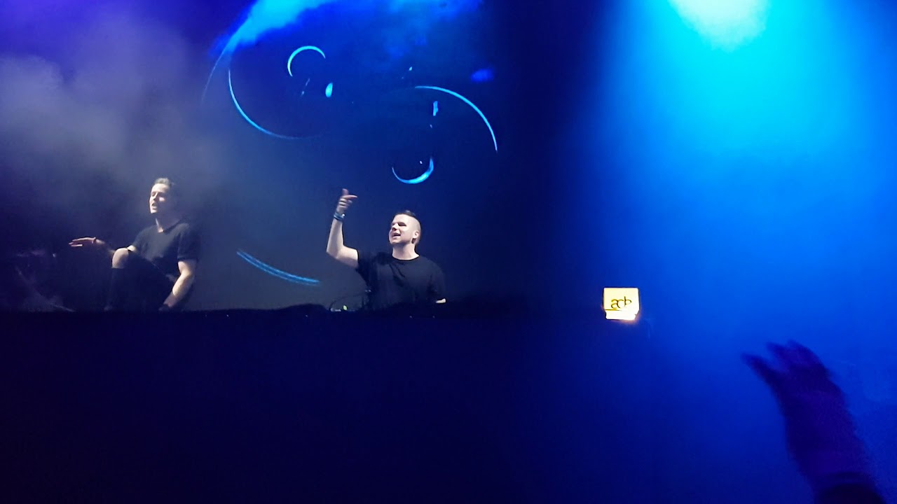 SICK INDIVIDUALS - Reload Vs Waiting For You (Live@ Revealed Night - ADE 2018)