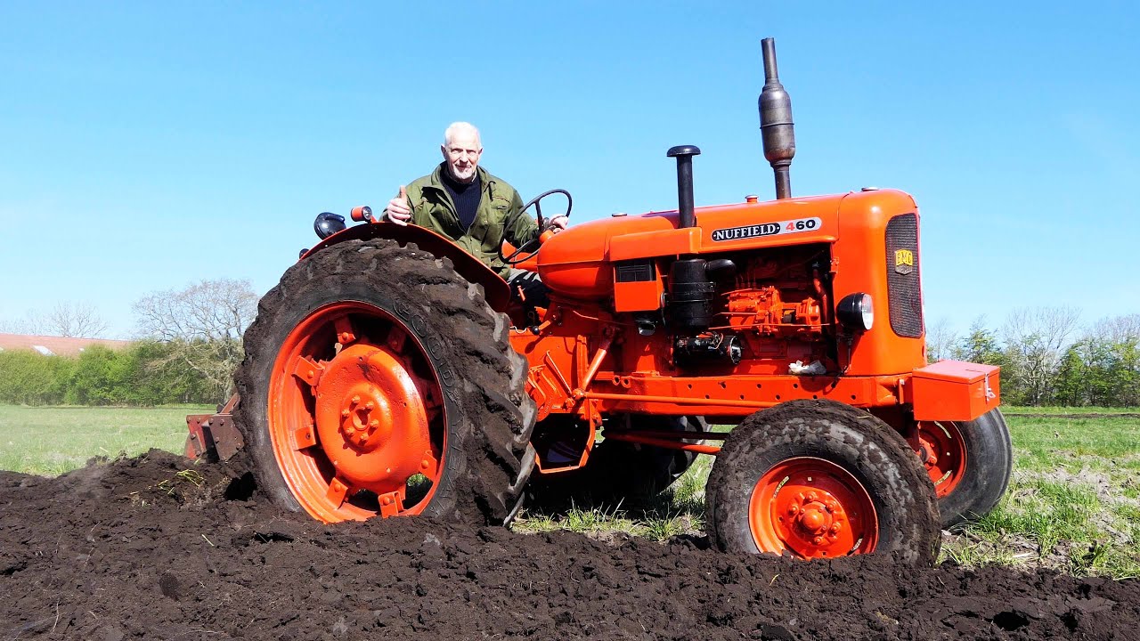 Vintage Tractors Plowing 2025 | Lots of Great Tractors in The Field