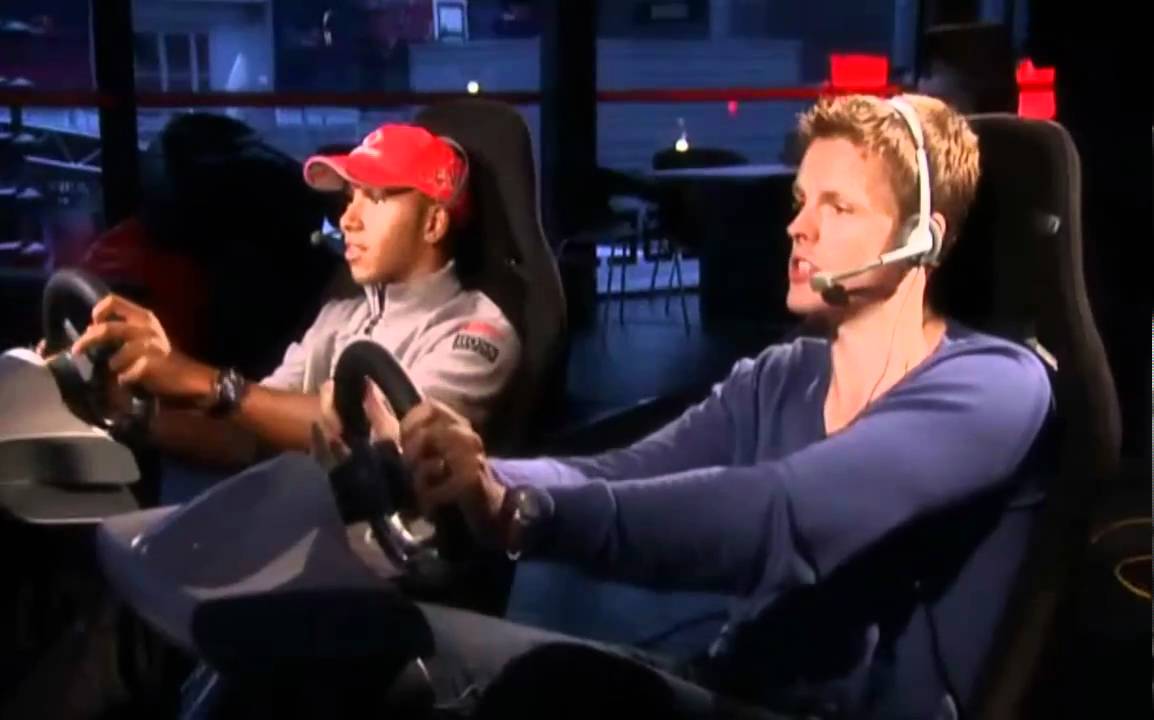 Lewis Hamilton and brother Nicholas racing online.