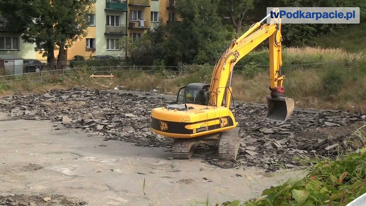Z dużym poślizgiem, ale ruszyła budowa Galerii Sanok! - tvPodkarpacie.pl