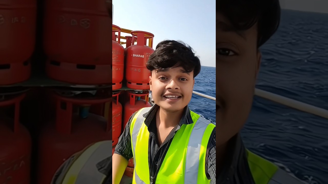 Jahaj per hun Sabke Liye LPG cylinder le ja raha hun #gascylinder #lpg #cookinggas #shortsfeed