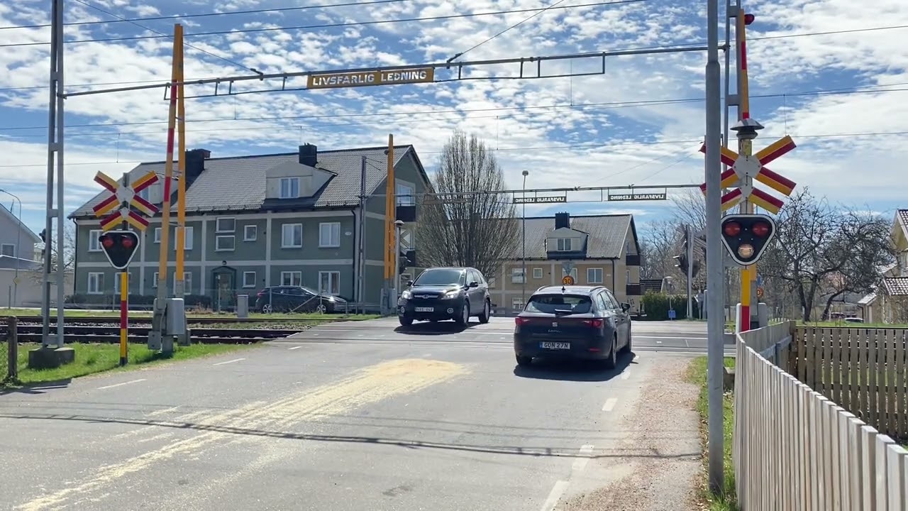 Järnvägsövergång Gemla (Hantverksvägen) / Swedish railroad crossing