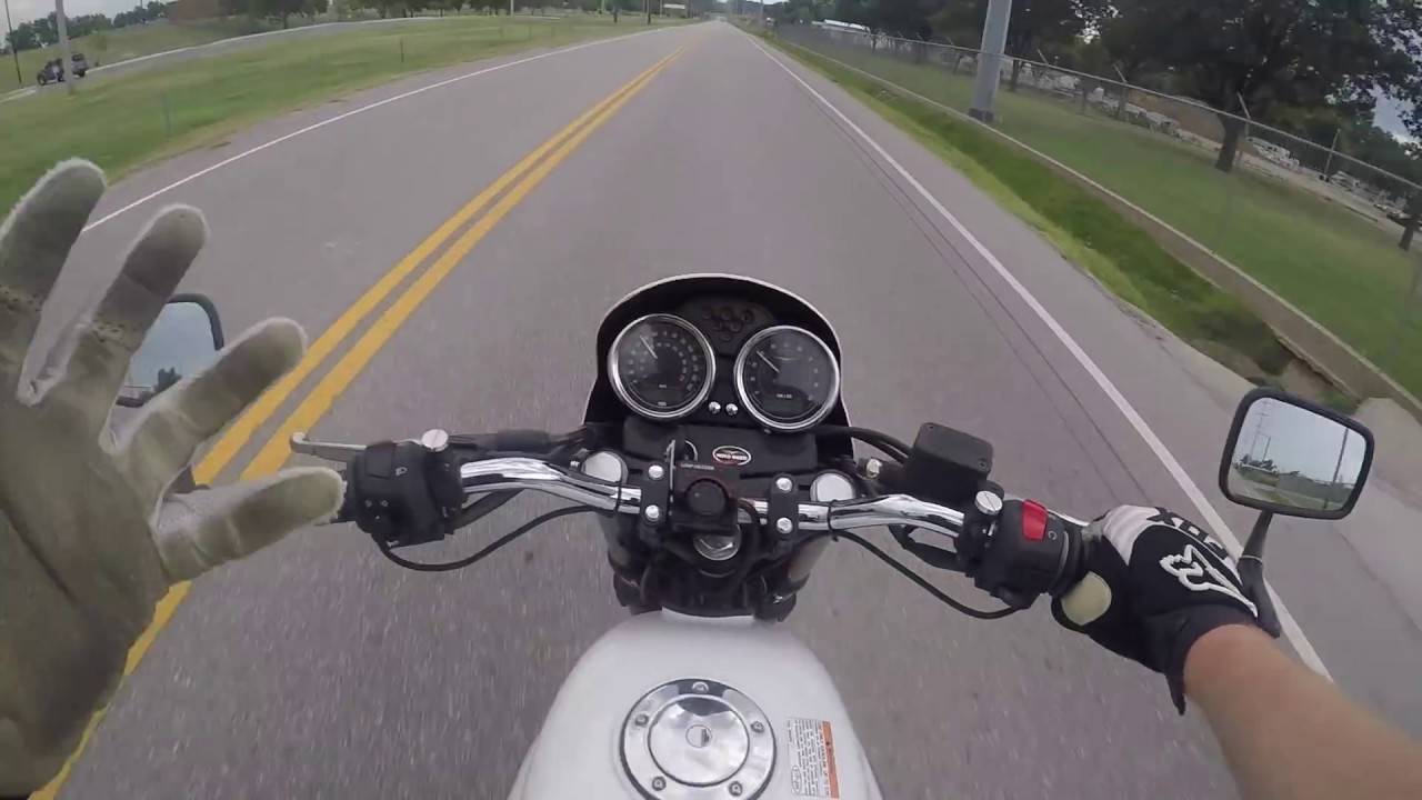 Rabid Hedgehog Reviews the Moto Guzzi V7 Special