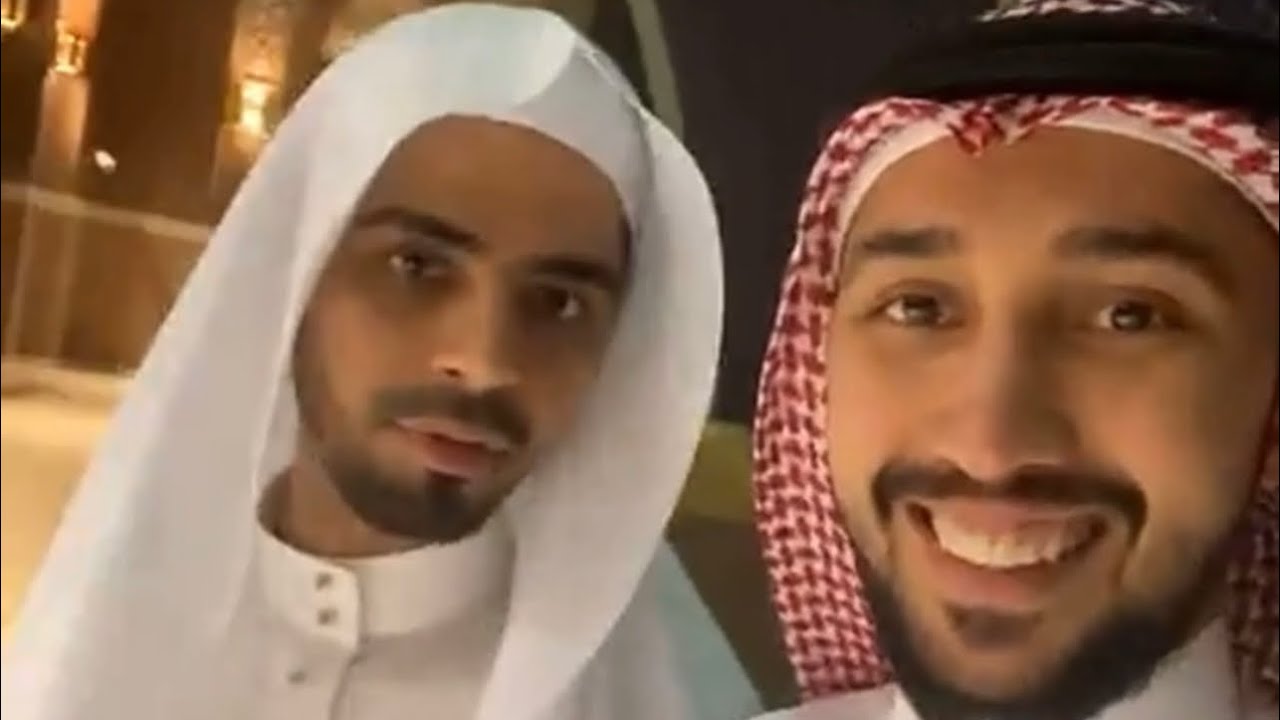 مؤذن مسجد النبوي الشريف الشيخ عمر بن نبيل سنبل على قمة برج الساعة