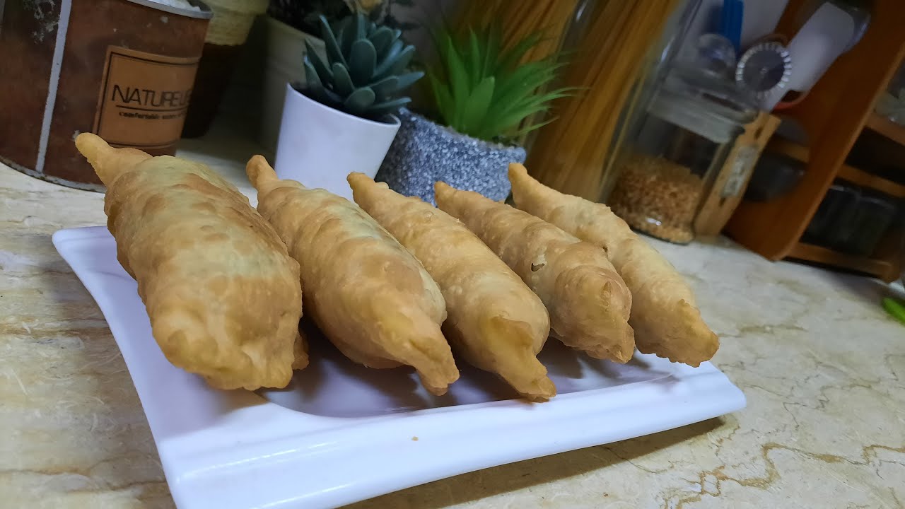 باسطل باللحم وبالبصل الأخضر ( البف الاندونيسي ) #السمبوسة #الرقايق