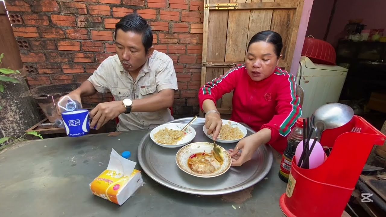 ម្ហូបពេលព្រឹកឆាបាយជាមួយពងទាជាន , khmer cooking