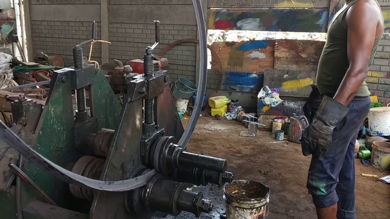 Angle rolling machine
