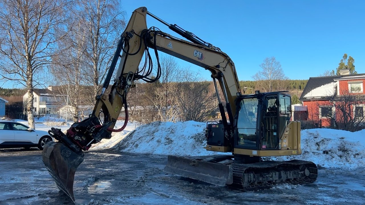Köp Grävmaskin CAT 310 med redskap på Klaravik