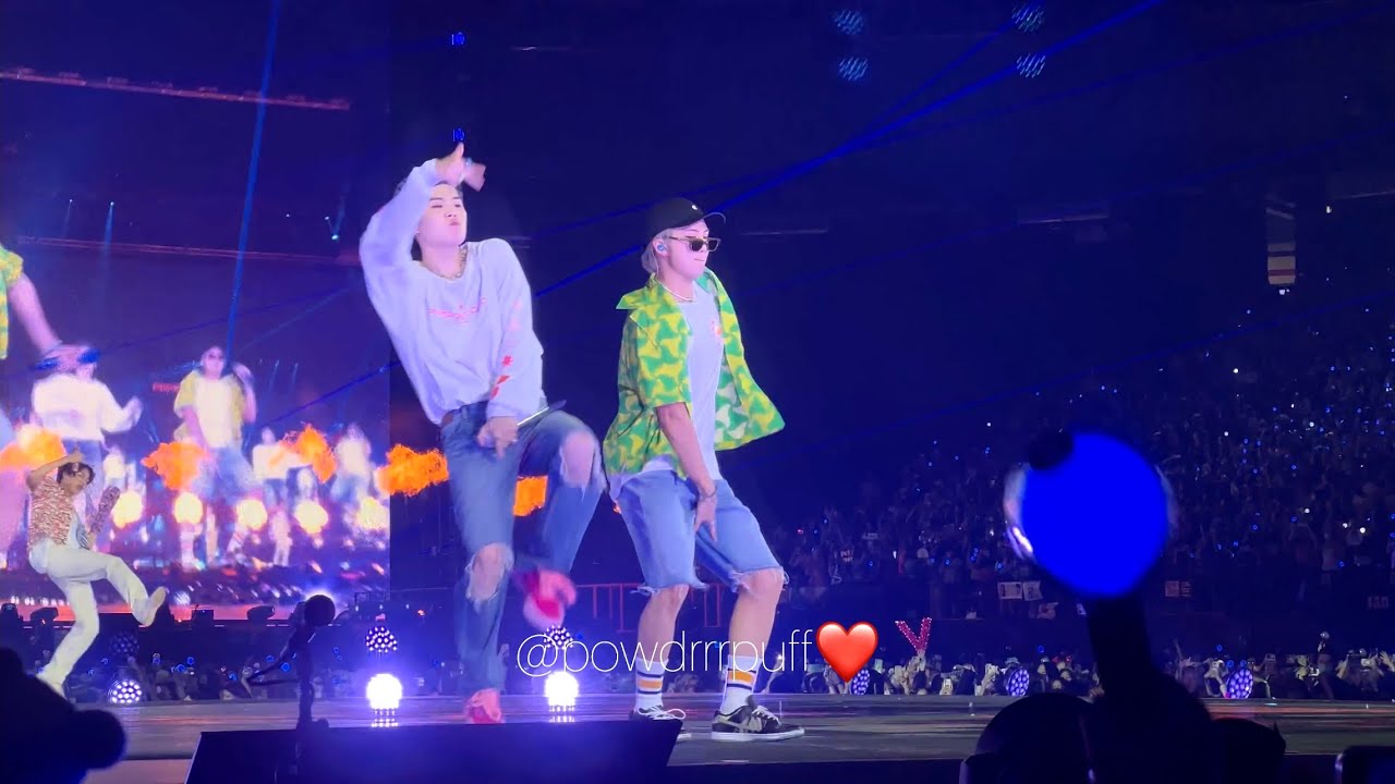 220415 - FANCAM - Airplane Part 2 + Baepsae  - BTS PTD Las Vegas - Day 3 @ Allegiant - 4K 직캠