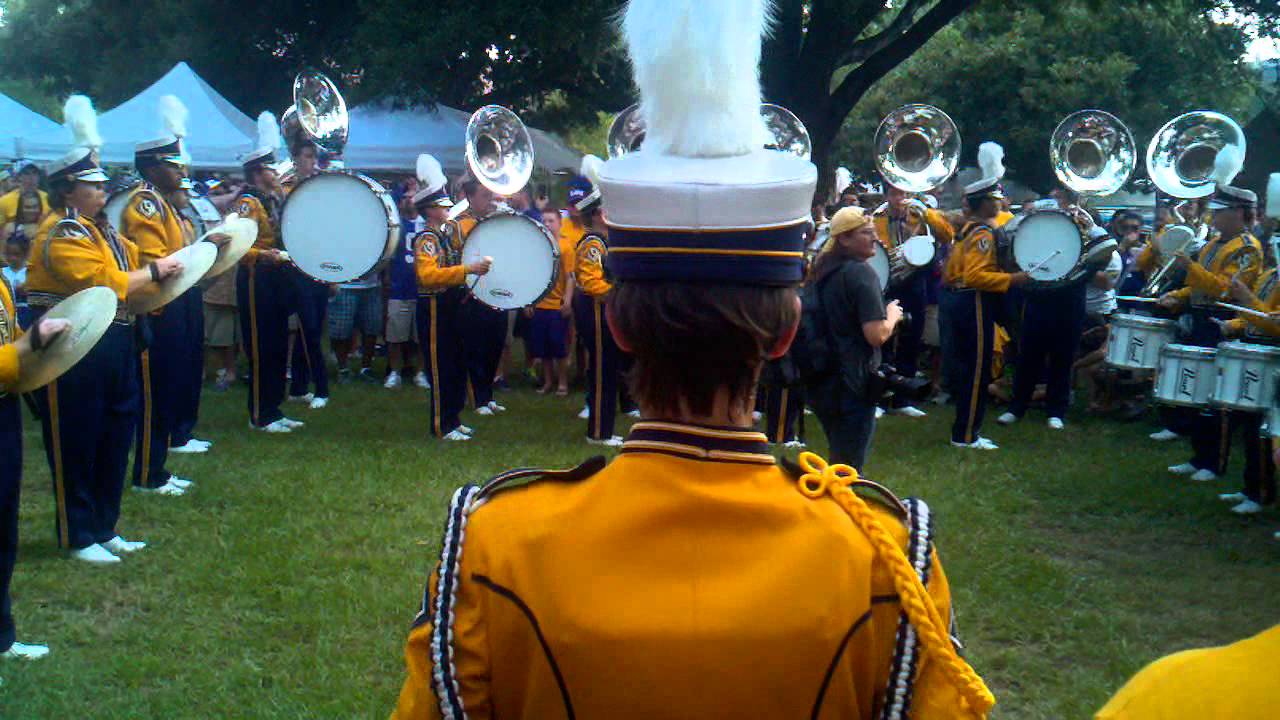 LSU Marching Band Drumline & Tubas Jamming in Pre-game Warmup