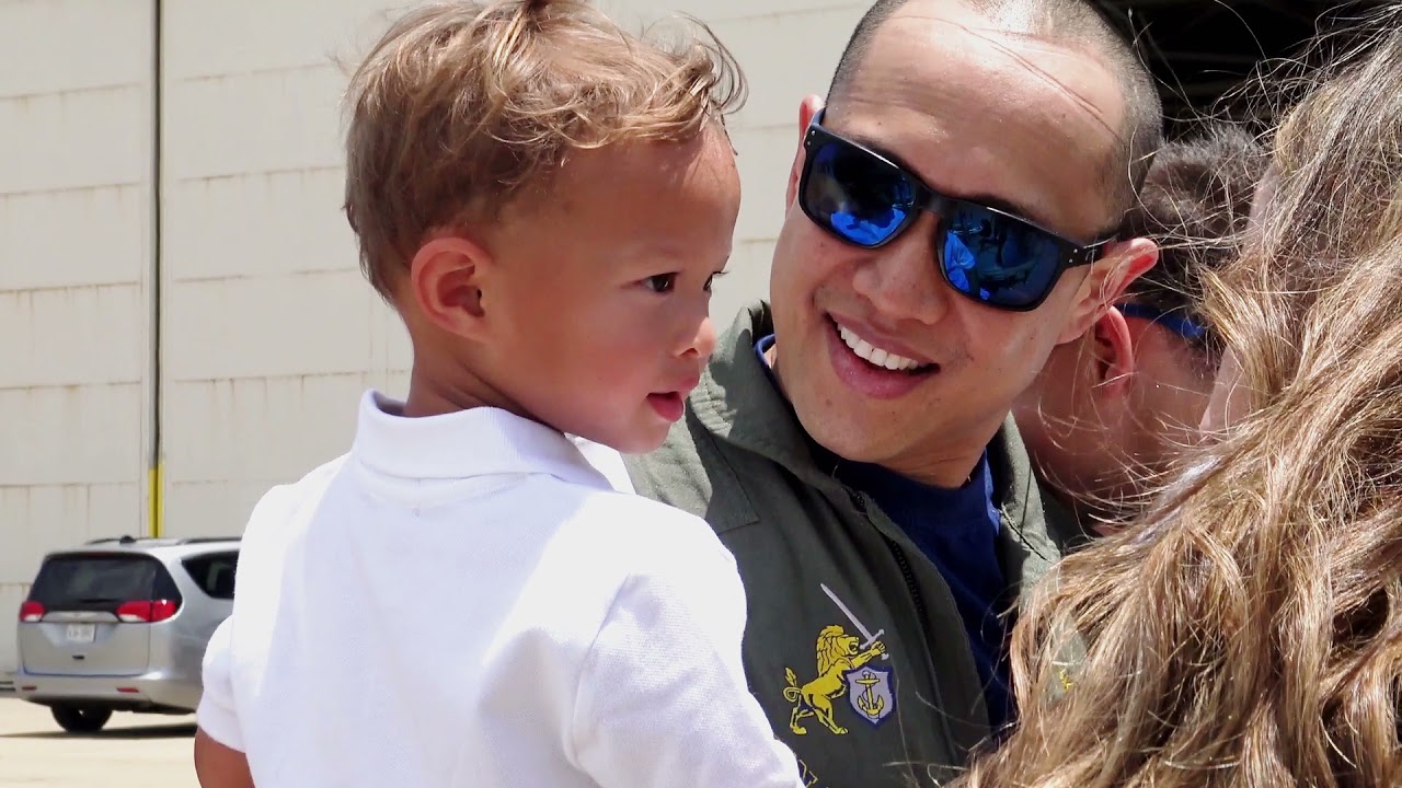 US Navy Deployment Homecoming - VFA-32 Fighting Swordsmen