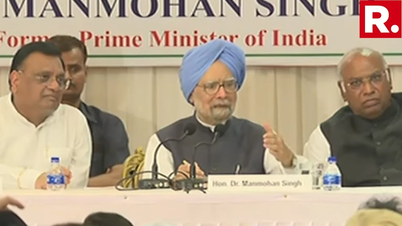 Former Prime Minister Manmohan Singh Praises Veer Savarkar