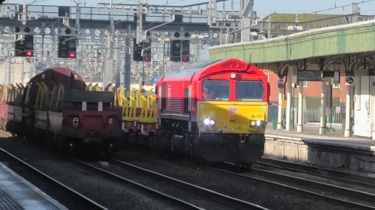 Trains at Caerdydd (Cardiff) Central 6/2/2025